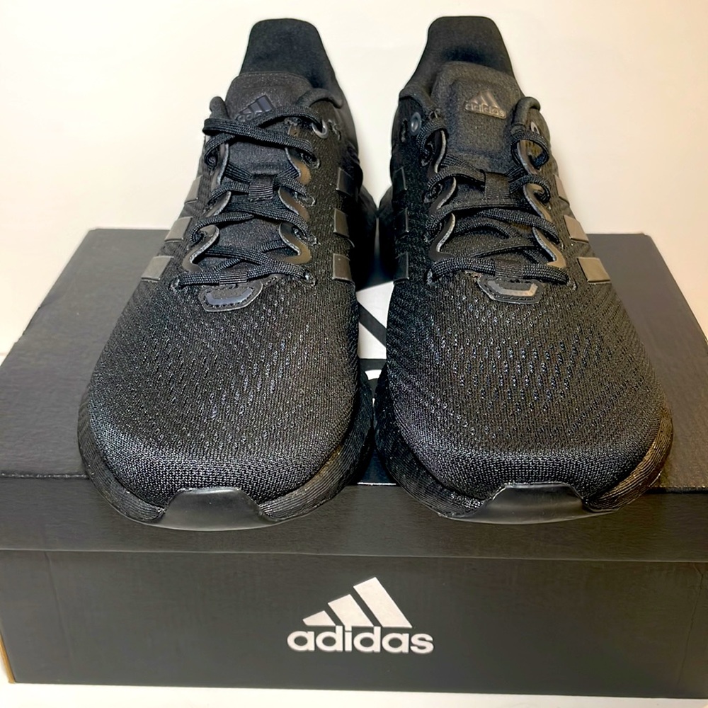 100% Textile Synthetics

Rubber

Lace-Up

Not Water Resistant - Picture 2 of 5